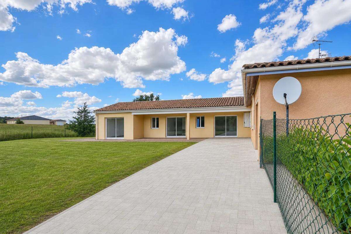 Urgent!! maison de 15 pièces, 344 m²,  partie louée à Peyrière - photo 3