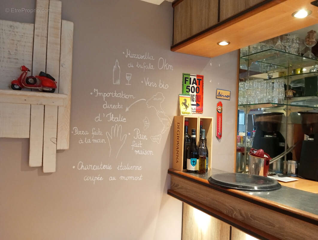 Commerce à SAINT-ARNOULT-EN-YVELINES