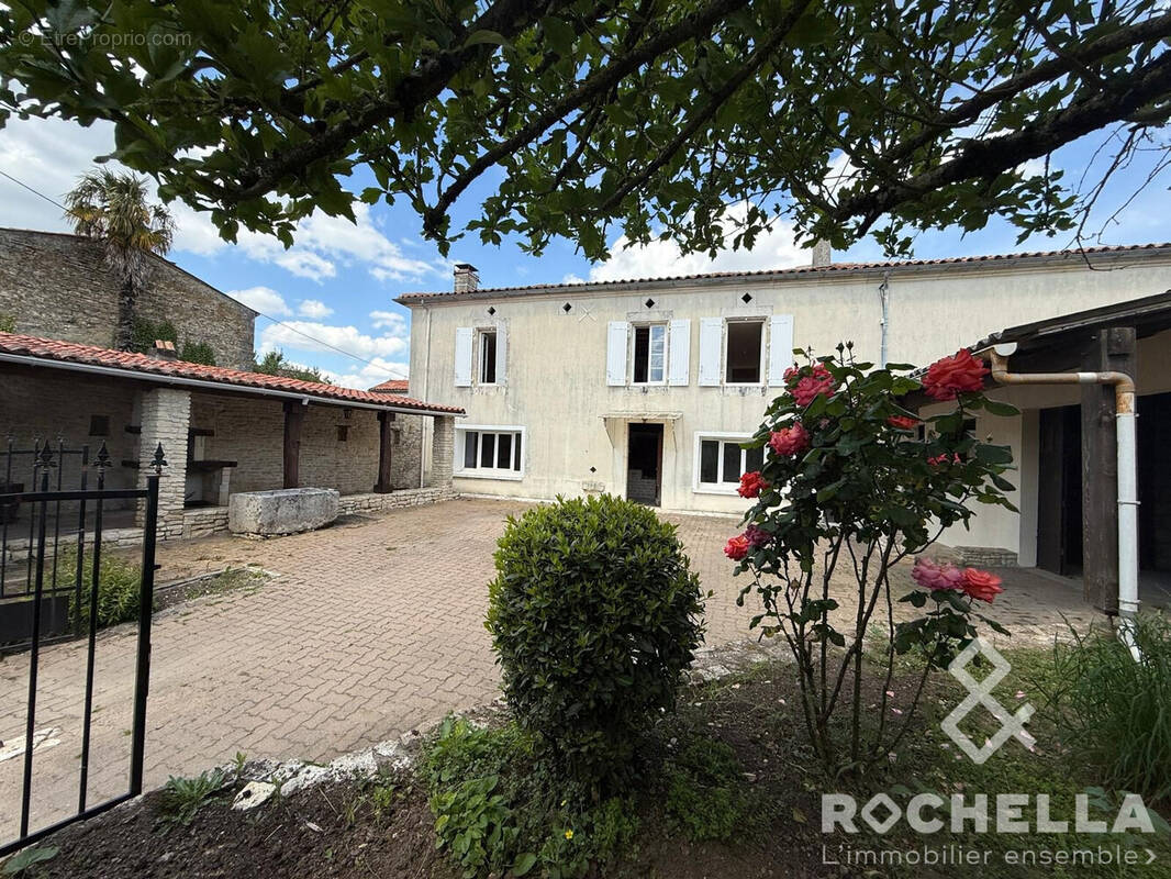 Maison à ASNIERES-LA-GIRAUD