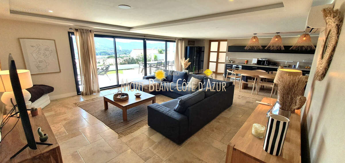 Villa 4 chambres, grand sejour, piscine, magnifique vue degagee jusqu'a la mer - photo 8