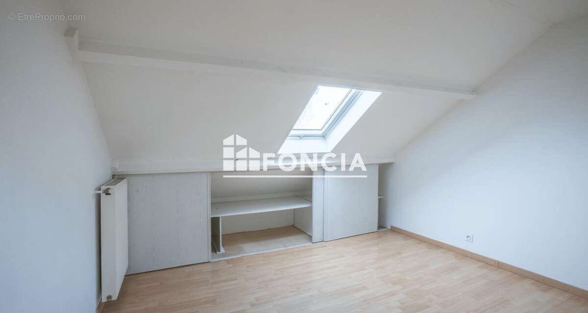 Maison à LE MESNIL-SAINT-DENIS