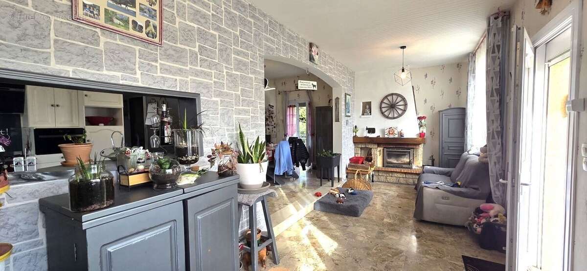 AUBAGNE-MAISON A VENDRE-3 CHAMBRES-CALME-PROXIMITE COMMERCES ET - Maison à AUBAGNE