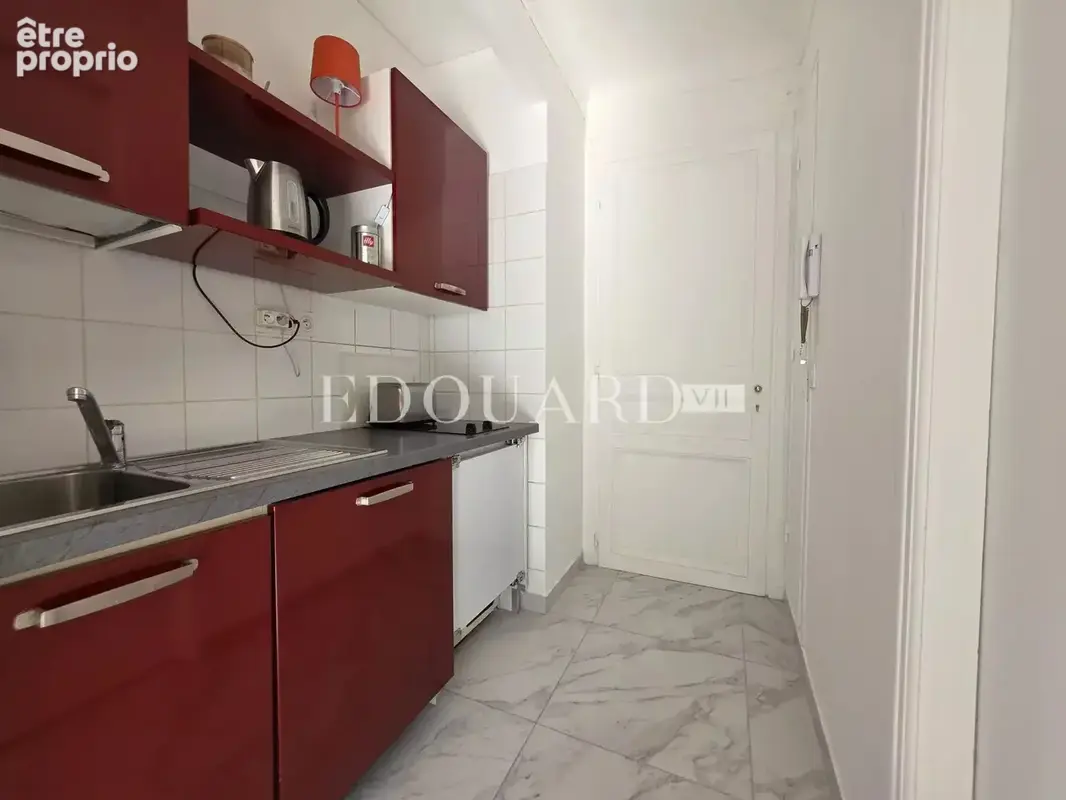 En exclusivité studio en très bon état, dans magnifique immeuble bourgeois avec conciergerie - photo 13