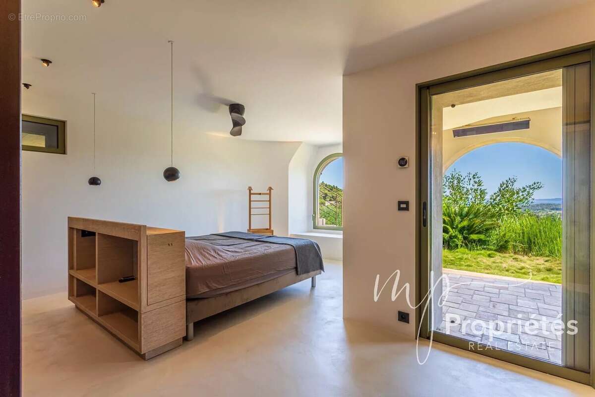Maison à BORMES-LES-MIMOSAS