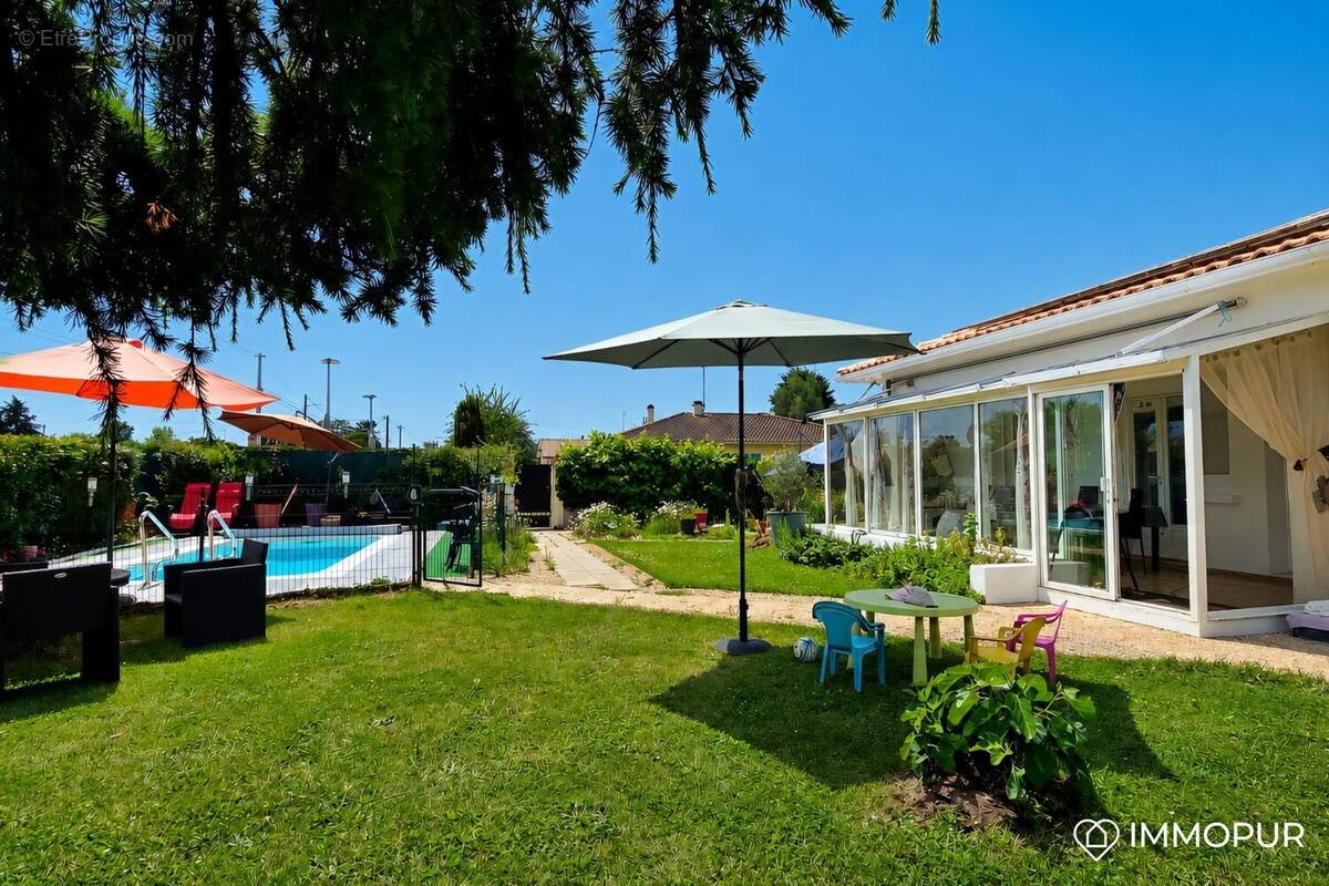 Maison à PINEUILH