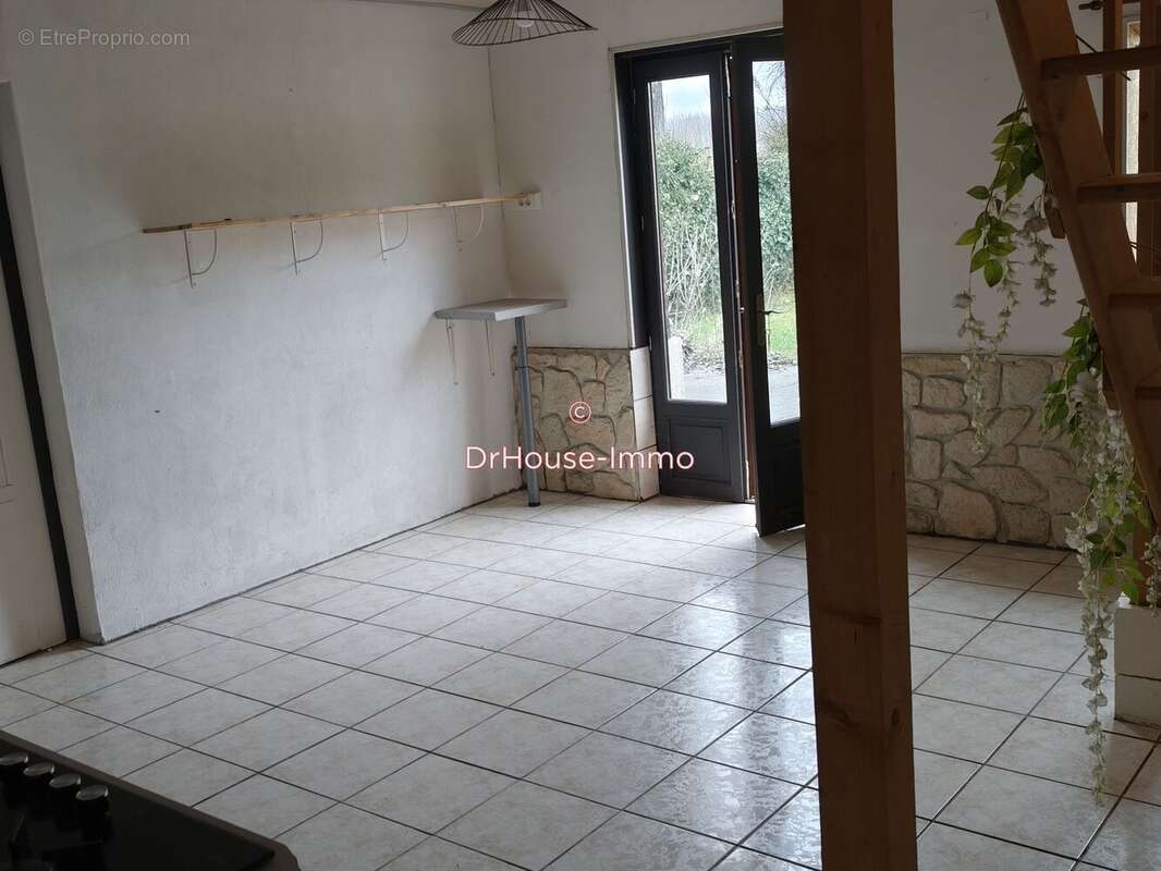 Maison à COUTHURES-SUR-GARONNE