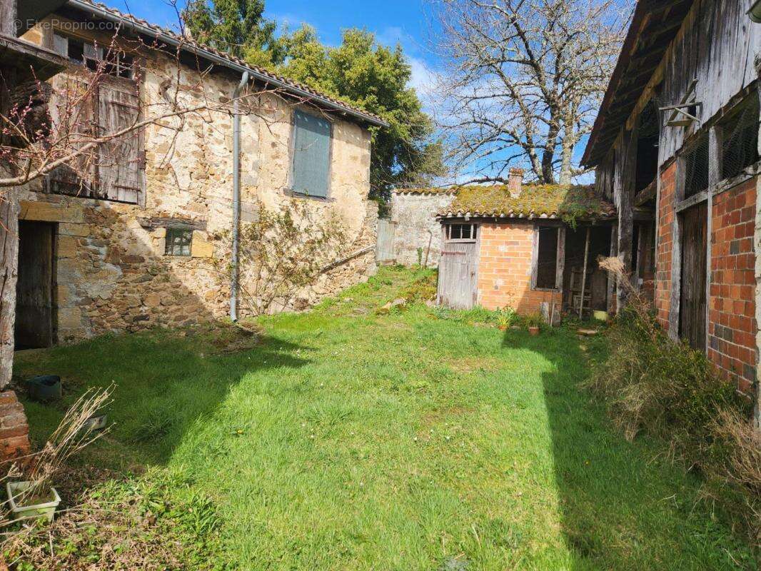 Maison à BRILLAC