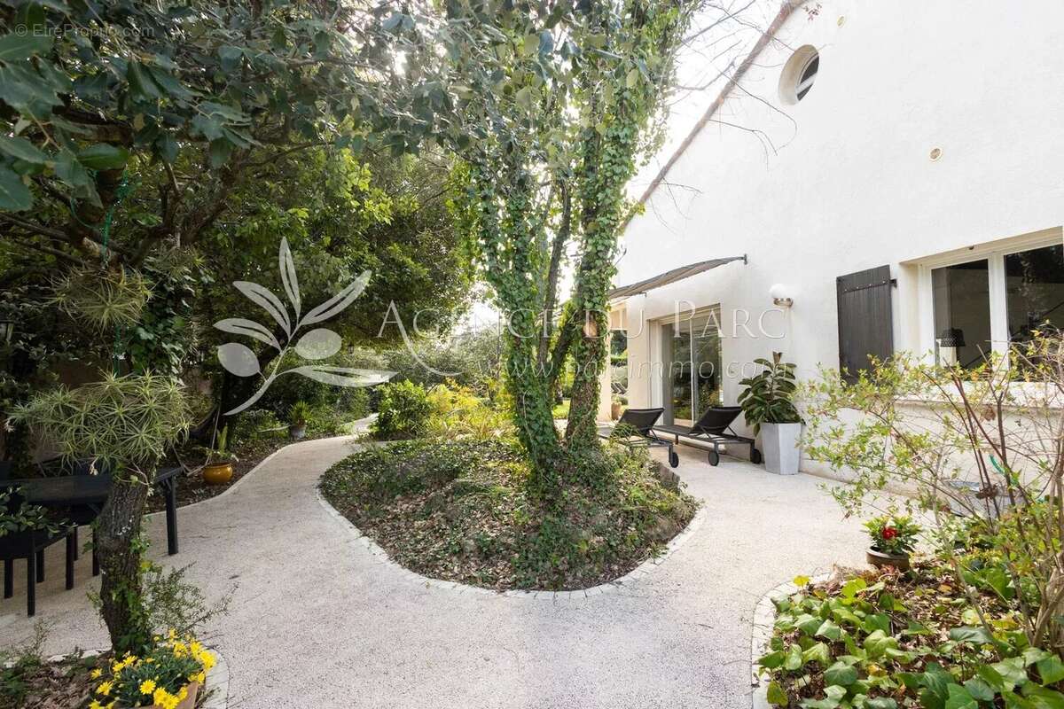 Maison à ROQUEFORT-LES-PINS