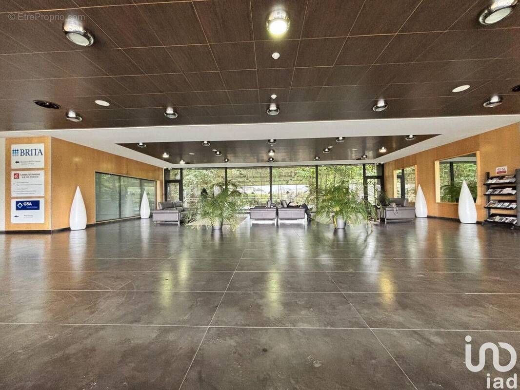 Photo 1 - Commerce à EVRY