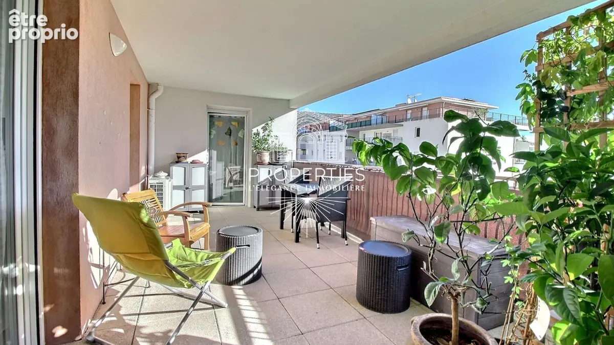 Le lavandou - t4 de 2016 - 79 m² - ascenseur - terrasse 20m² -  piscine - parking - photo 1
