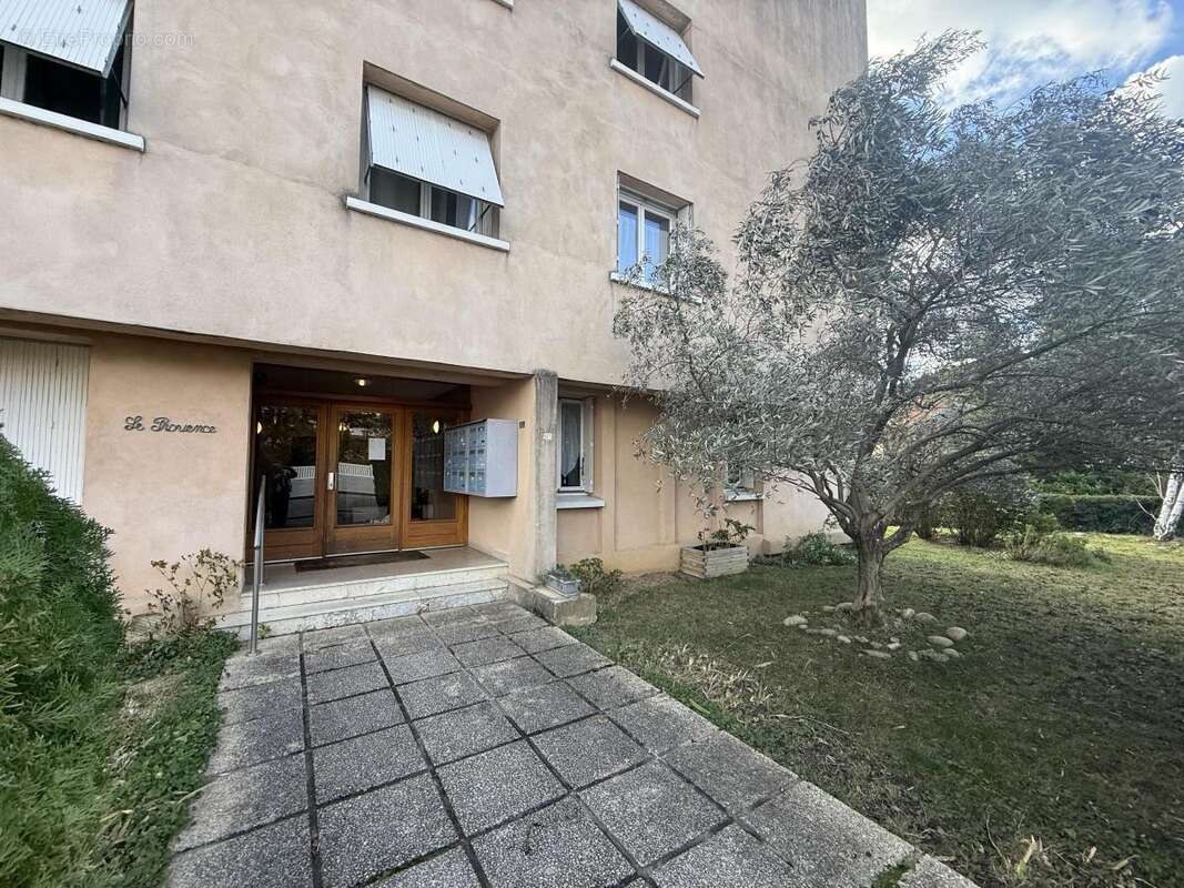 Appartement à GUILHERAND-GRANGES