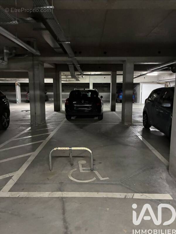 Photo 1 - Parking à MEAUX