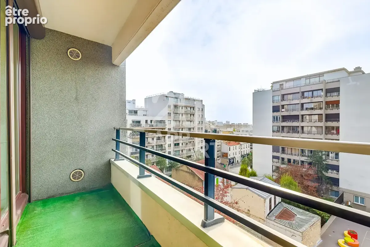 Paris 20 - menilmontant / gambetta - grand 2 pieces, balcon, cave, parking - photo 2