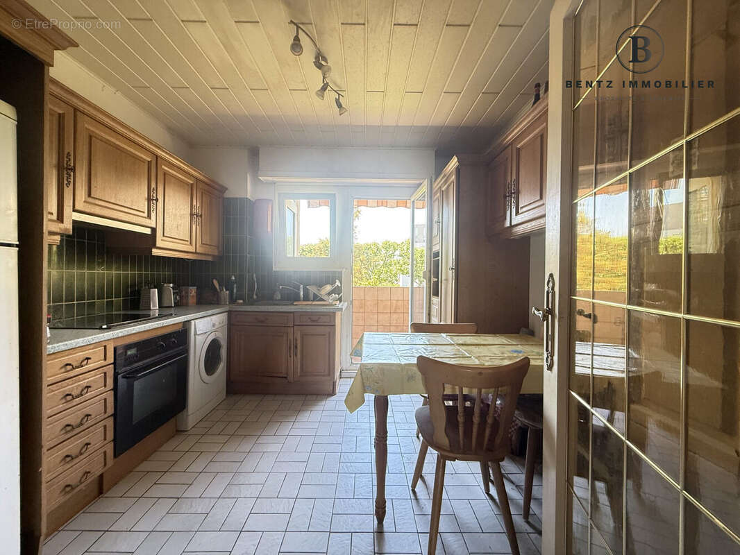Cuisine avec balcon Nord-Est (Parc) - Appartement à STRASBOURG