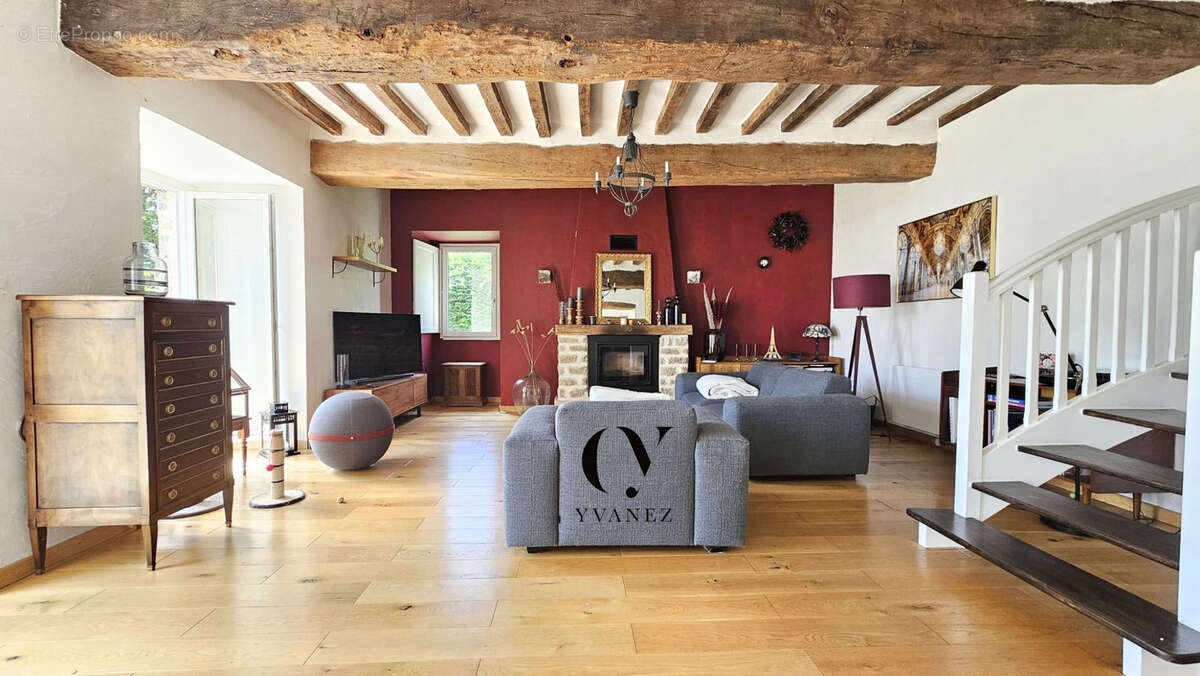 Maison à DOMAGNE