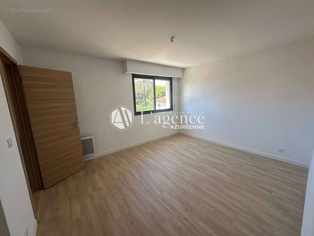 Appartement à SAINT-LAURENT-DU-VAR
