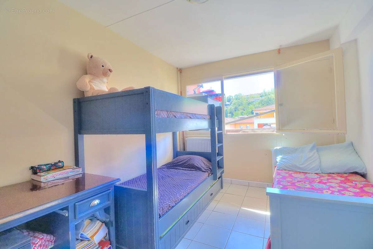 Coup de cœur à Grasse pour une famille ou un investissement rentable  : lumineux 3 pièces avec parking et cave - photo 6