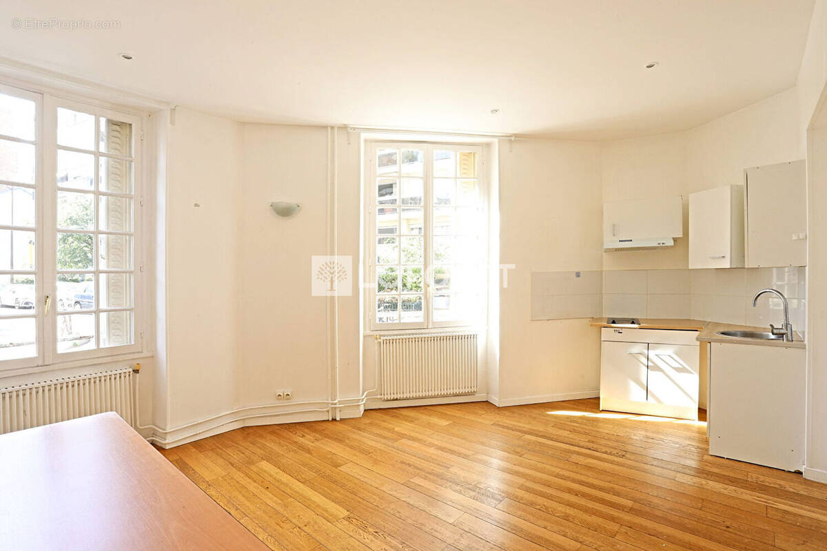 Appartement à PARIS-14E
