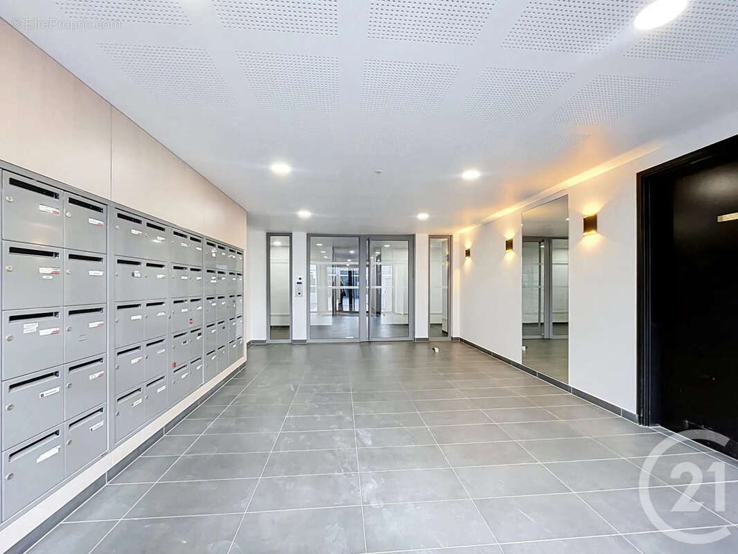 Appartement 27 m² à Savigny-Le-Temple  - photo 3