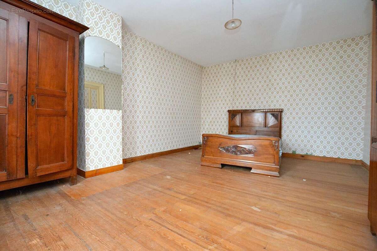 Maison 185 m² à Gensac  - photo 6