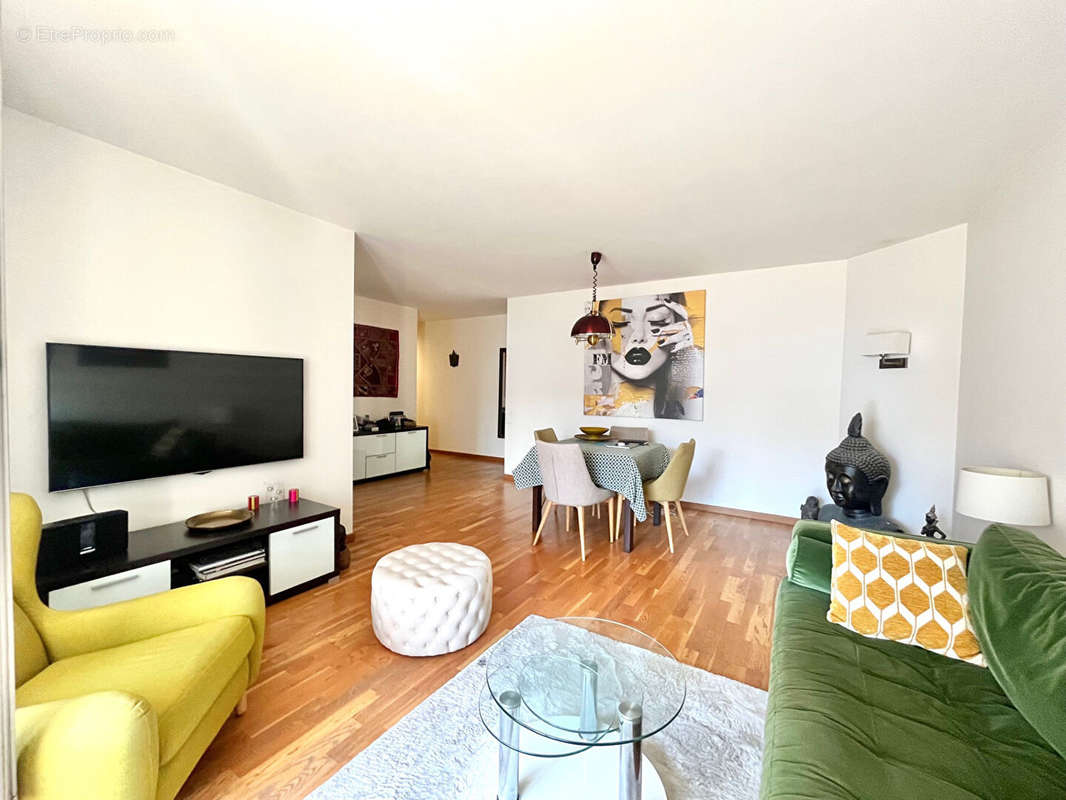 Appartement à COURBEVOIE