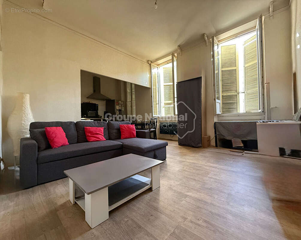 Appartement à MARSEILLE-1E