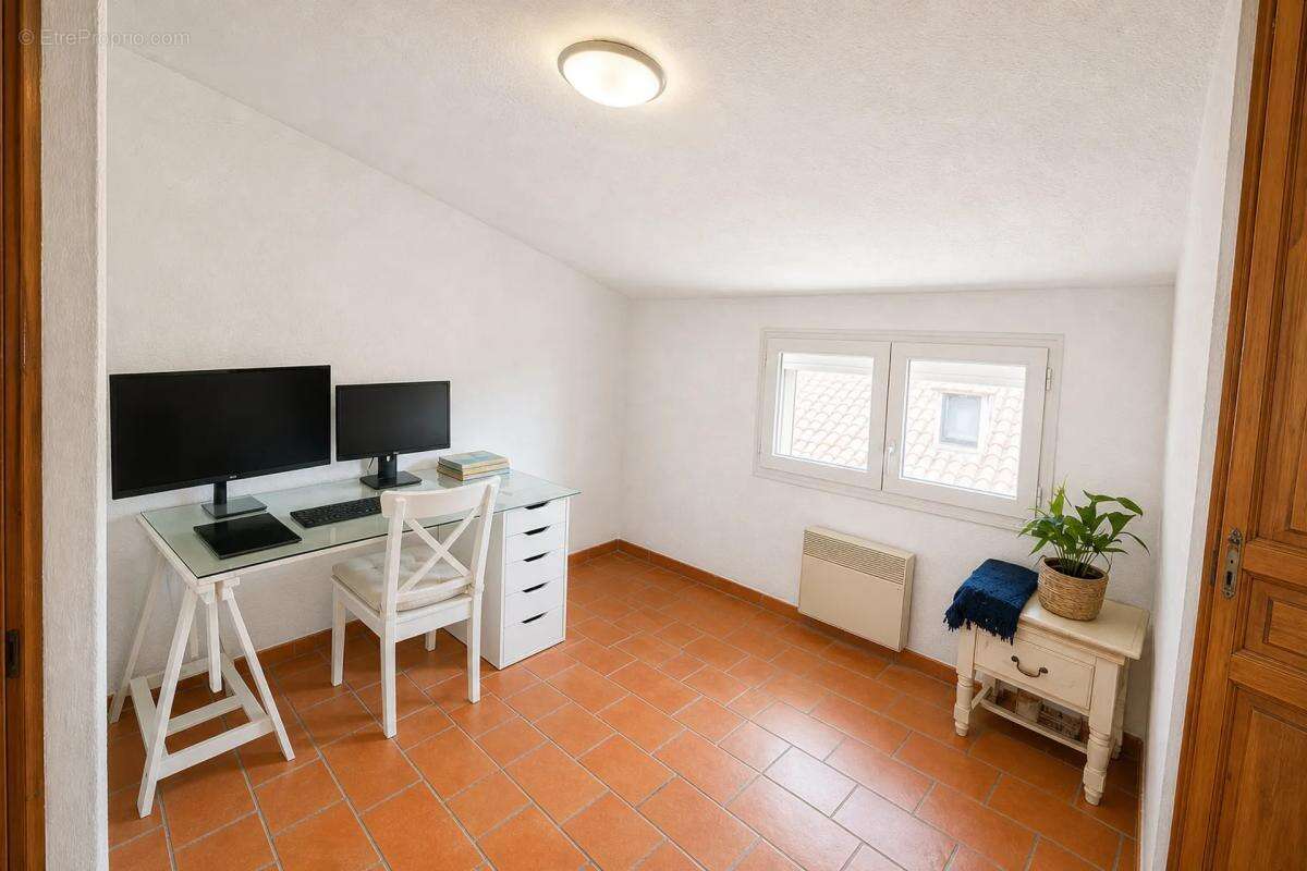 Charmant T5 rénové de 106 m² au cœur de Rousset - photo 6