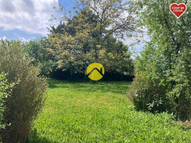 Terrain à LES AIX-D&#039;ANGILLON