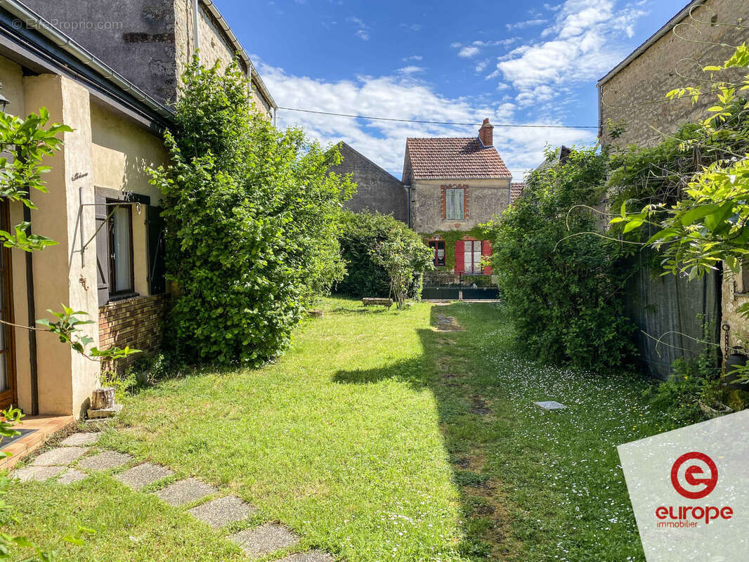Maison à GIROLLES