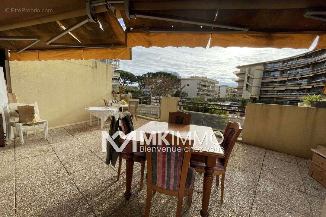 Appartement à SAINT-LAURENT-DU-VAR