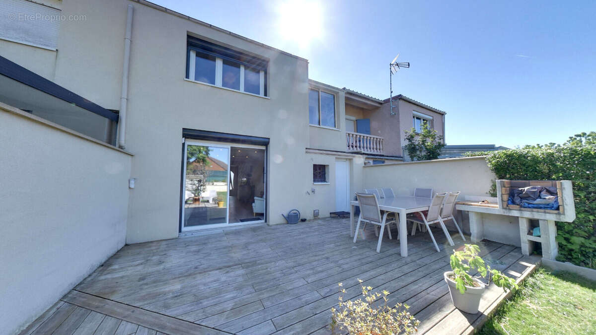 Maison à ROISSY-EN-BRIE