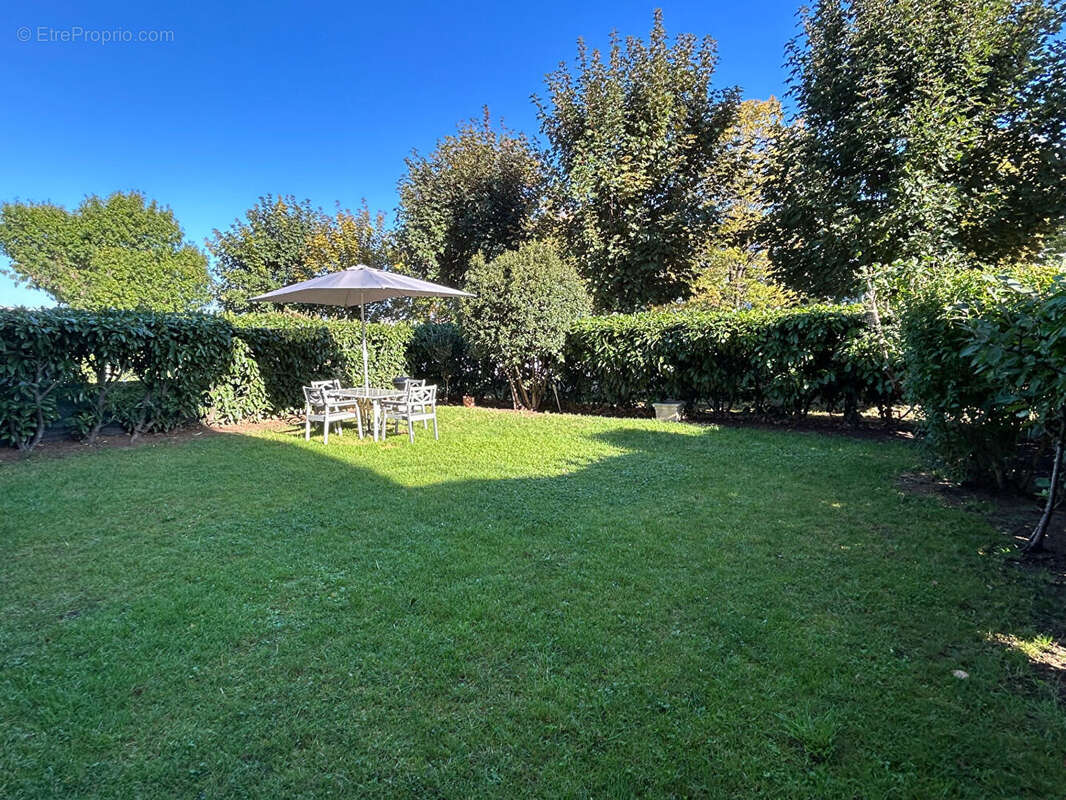 Appartement à L&#039;HAY-LES-ROSES