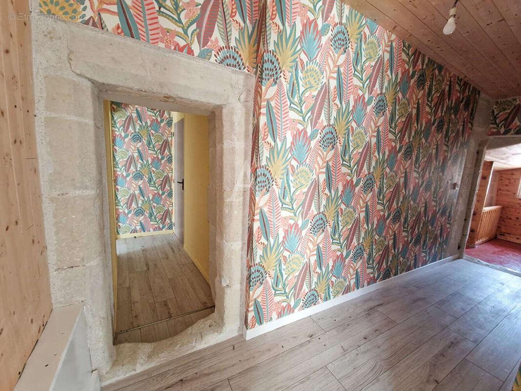 Maison à LE PUY-NOTRE-DAME