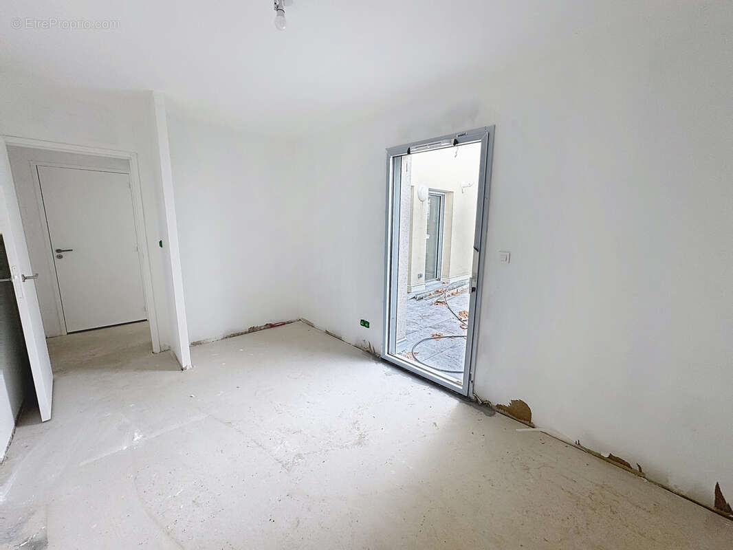 Appartement à VEAUCHE