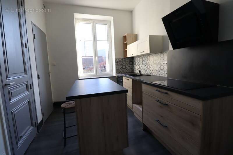 Appartement à LE CHAMBON-FEUGEROLLES