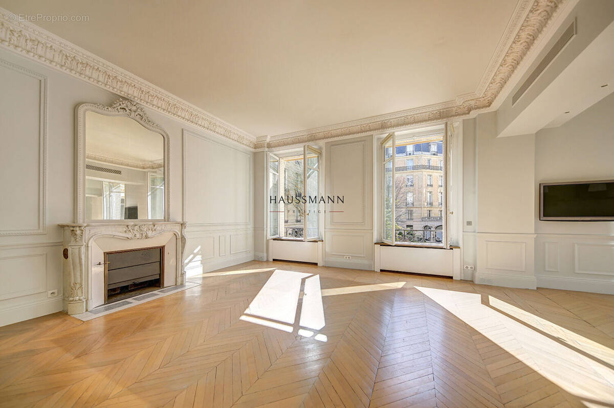 Appartement à PARIS-8E