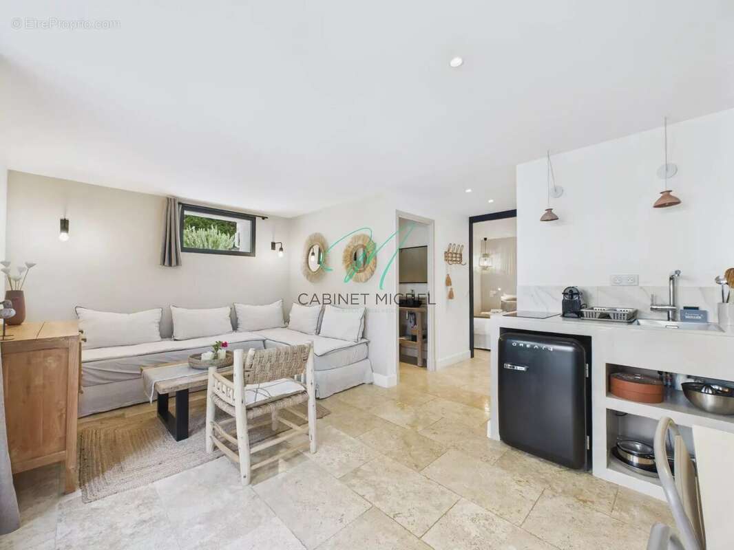 Maison à ROQUEFORT-LES-PINS