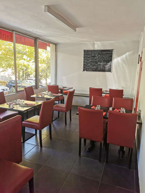 Commerce à VALBONNE