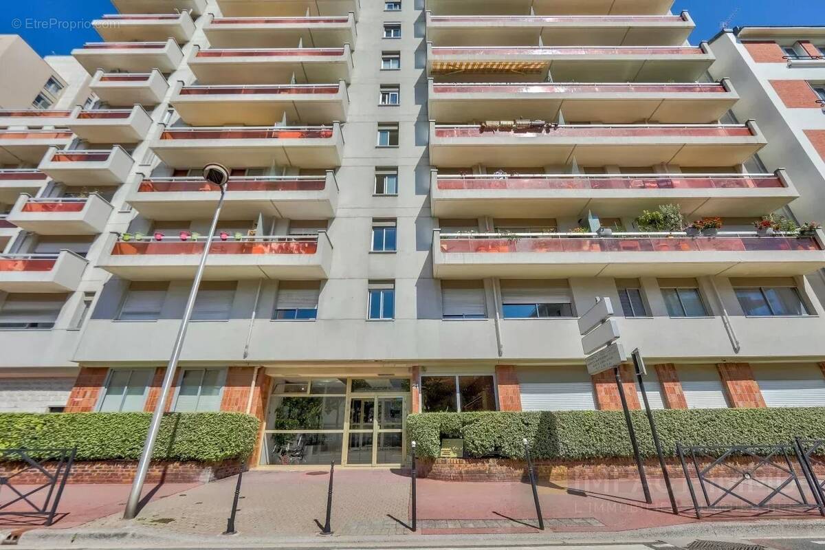 Appartement à COURBEVOIE