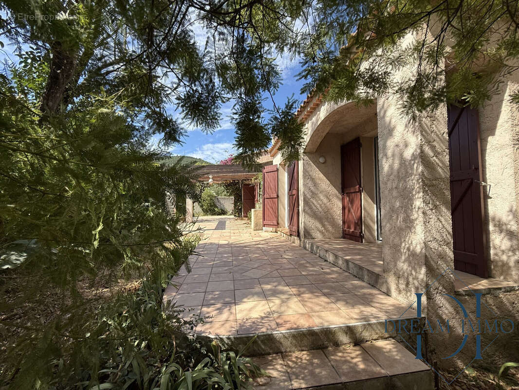 Maison à SOLLIES-PONT