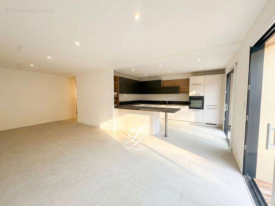 Appartement 185 m² à Le Mans  - photo 2