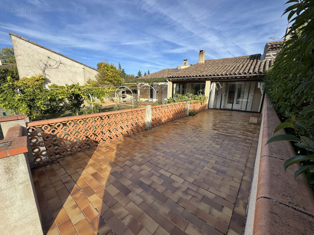 Maison avec piscine et hangar - photo 5