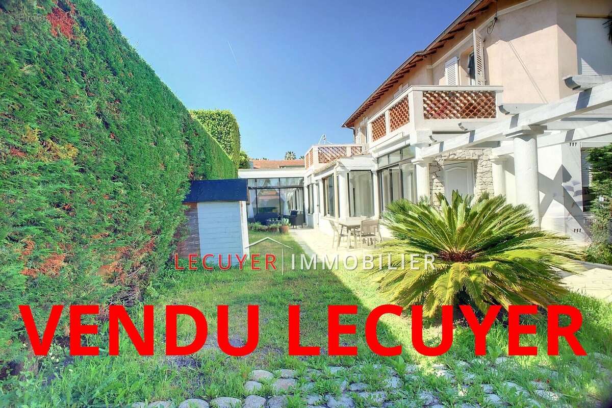 Appartement à VALLAURIS