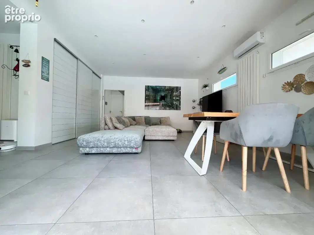 Magnifique maison 3 faces de 120 m² en R+1 contemporaine avec piscine au sel dans un secteur prisé - photo 8