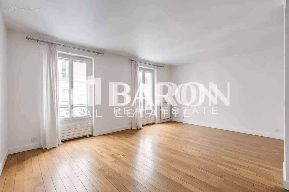 Appartement à PARIS-17E