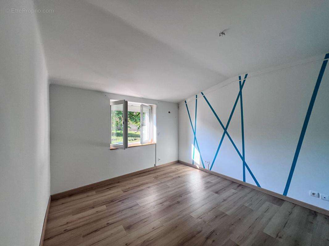 Maison familiale avec jardin et piscine - photo 12