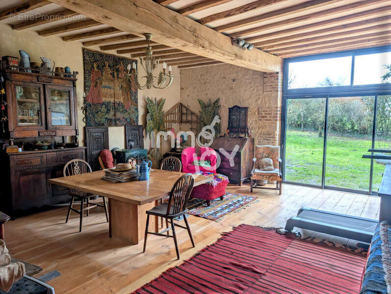 Secteur Mortagne au Perche, maison ancienne rénovée avec goût, jolie jardin, dépendance... - photo 4