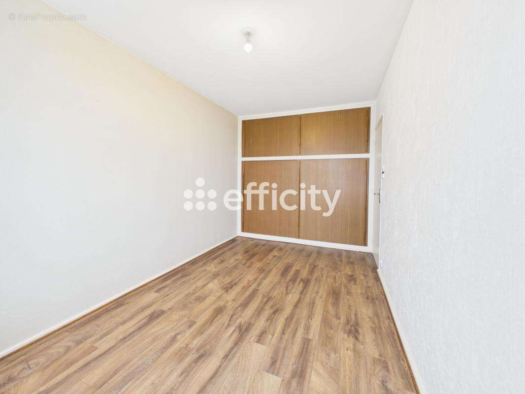 Appartement à PERONNAS