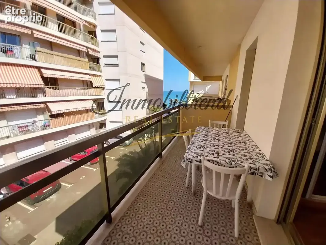 ROQUEBRUNE PLAGE - EXCLUSIVITE !! Lumineux 2 pièces traversant - photo 13