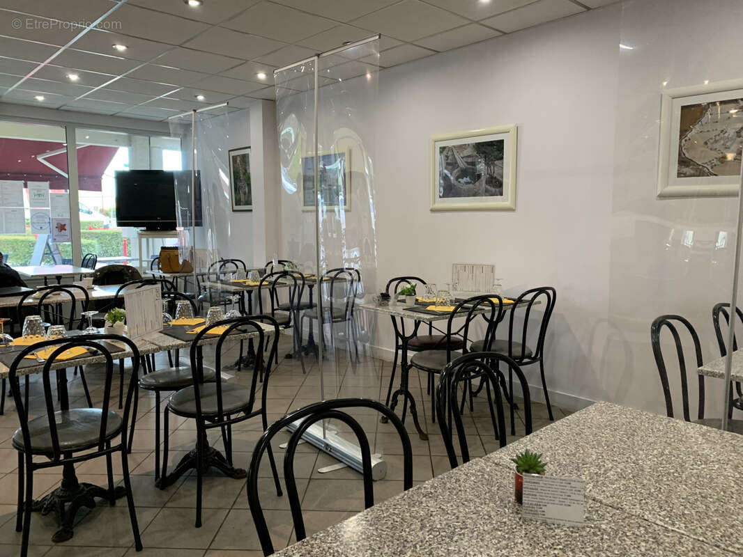 Commerce à TOULENNE